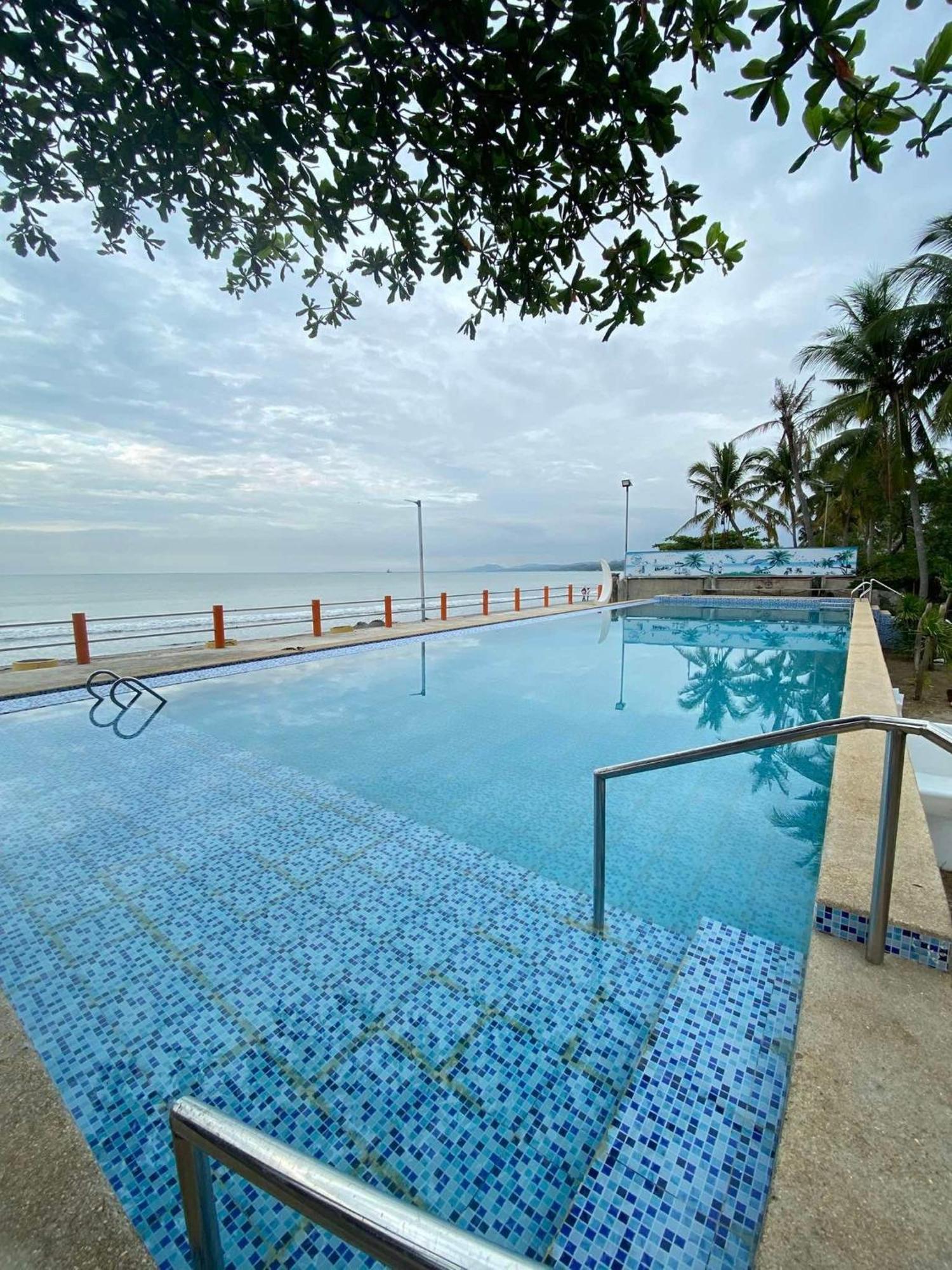 Happy Ripples Beach Resort Mabilao Esterno foto