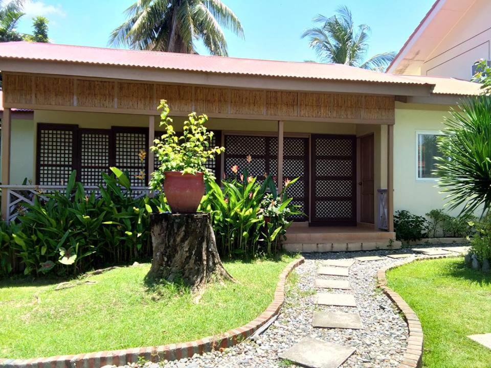Happy Ripples Beach Resort Mabilao Esterno foto