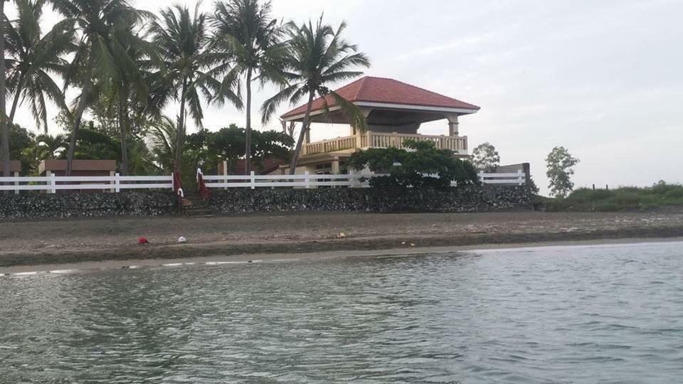 Happy Ripples Beach Resort Mabilao Esterno foto